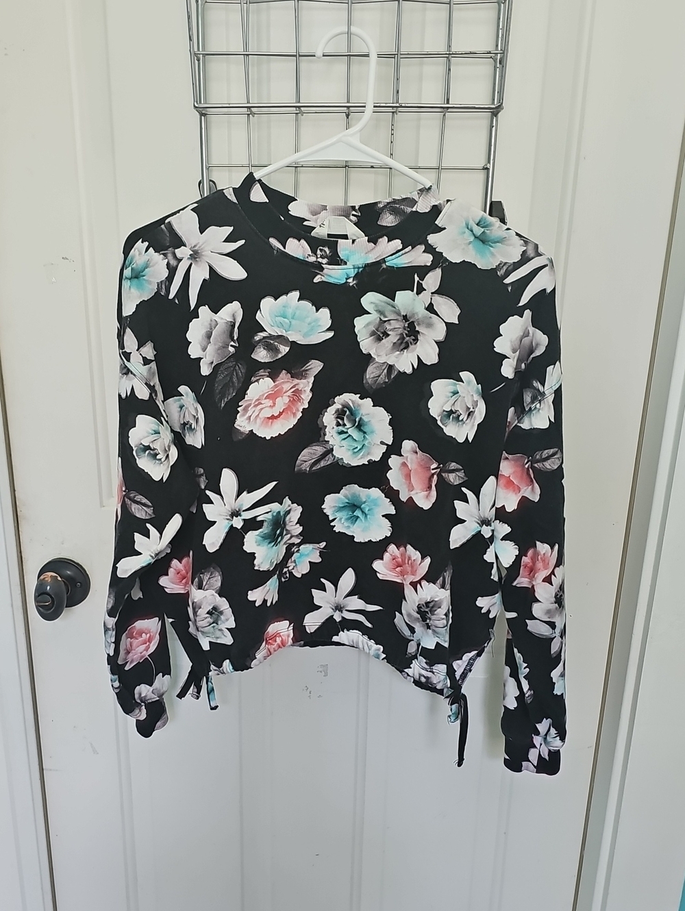 H&M Floral Print Black Long-Sleeve Cropped Sweatshirt with Pastel Blooms 16-18